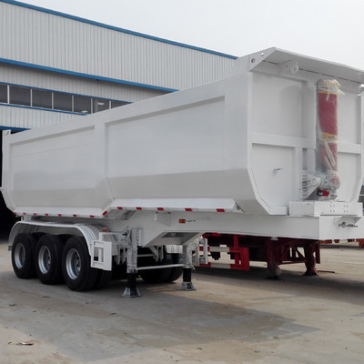CIMC Um caminhão de 100 toneladas virado numa fábrica chinesa, e um semi-reboque de 3 eixos e 4 eixos