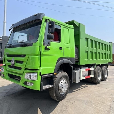 Howo Brand 6x4 Dump Truck 375 cavalos de potência Transmissão manual Diesel Combustível Nova condição para a construção na África